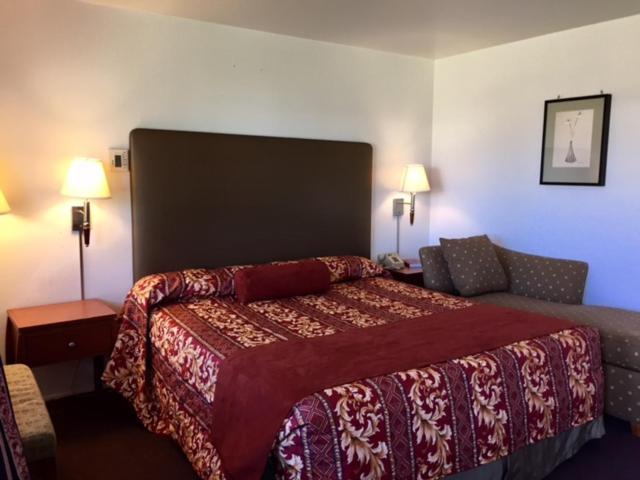 Maple Inn And Suites Los Banos Kültér fotó