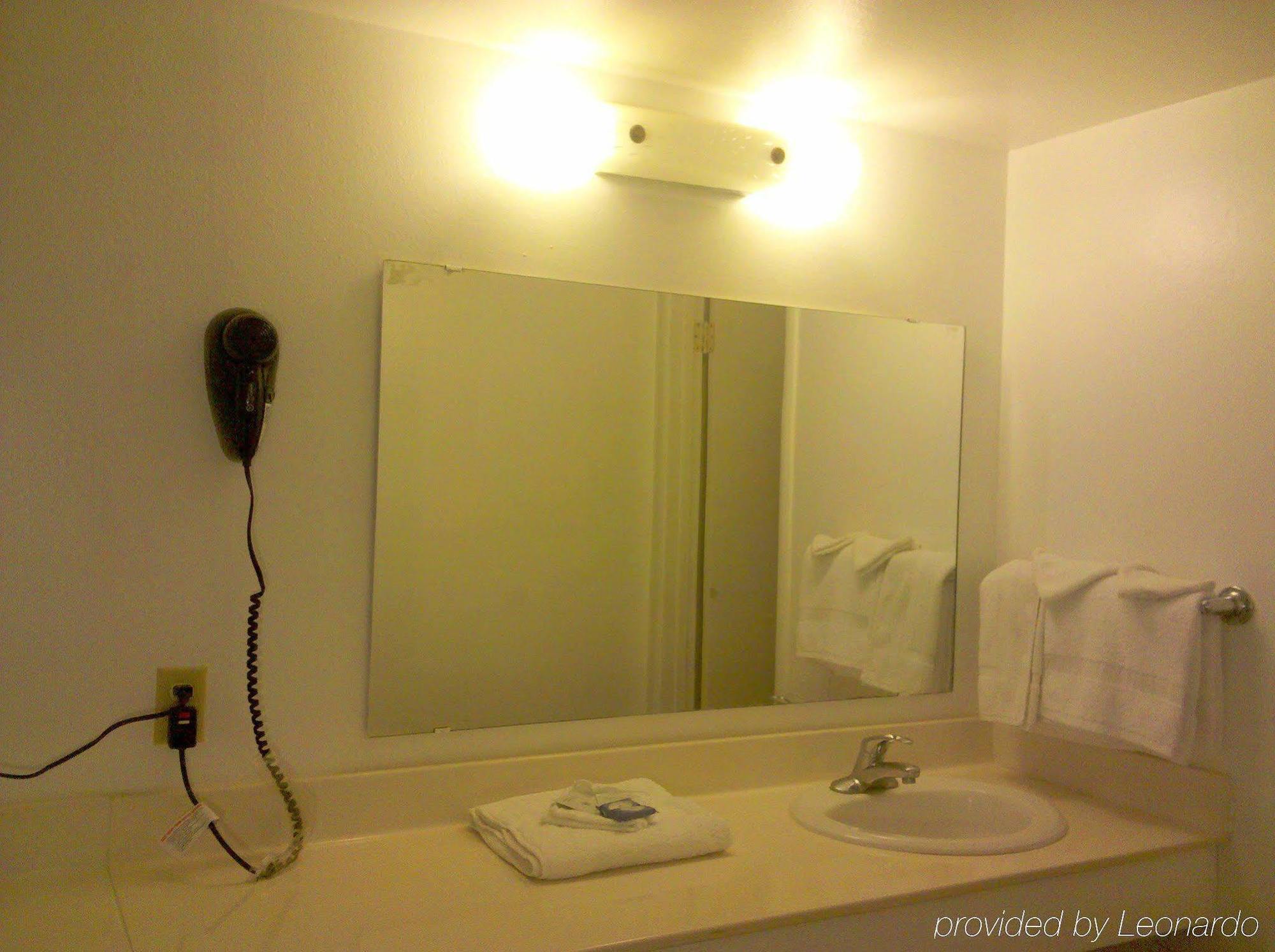 Maple Inn And Suites Los Banos Szoba fotó