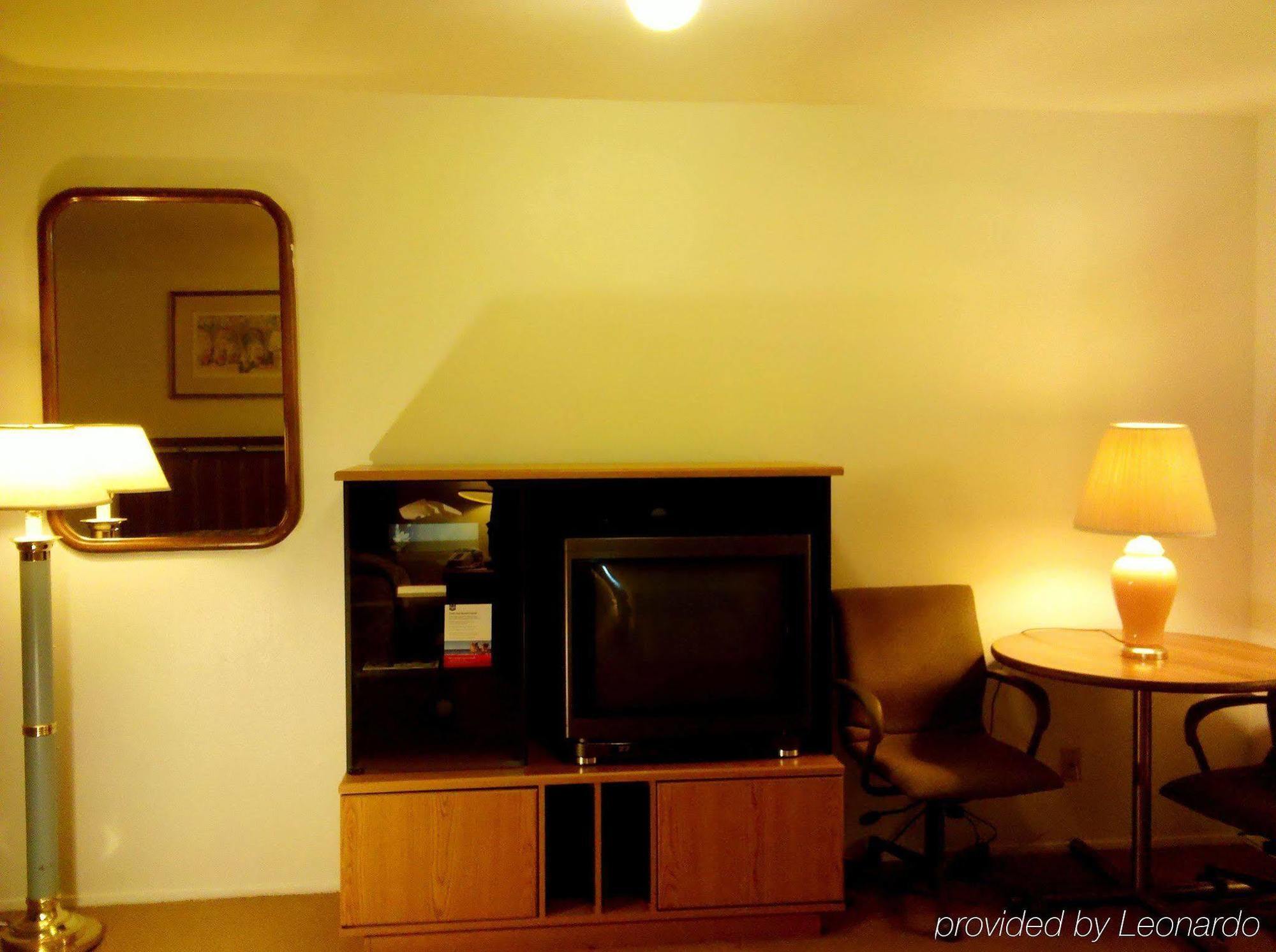 Maple Inn And Suites Los Banos Szoba fotó