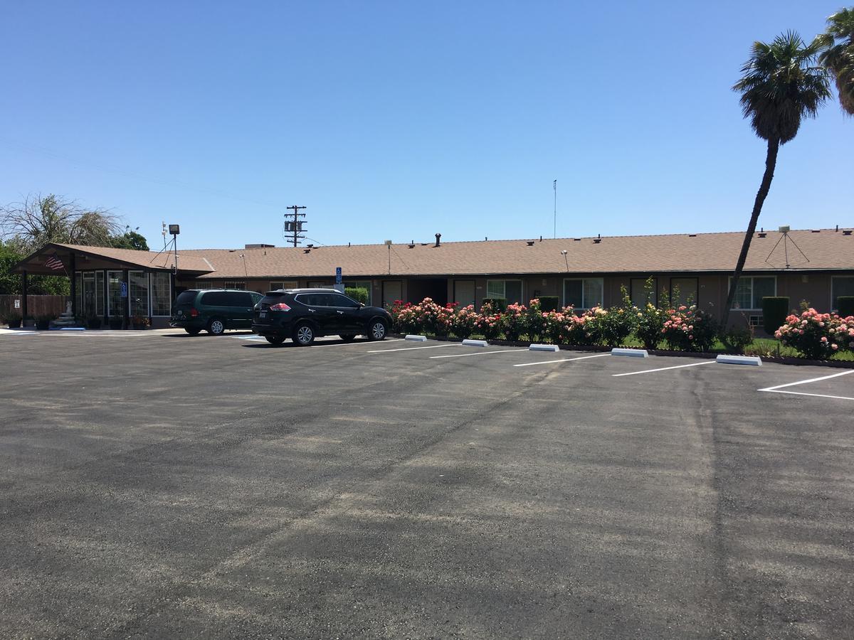Maple Inn And Suites Los Banos Kültér fotó