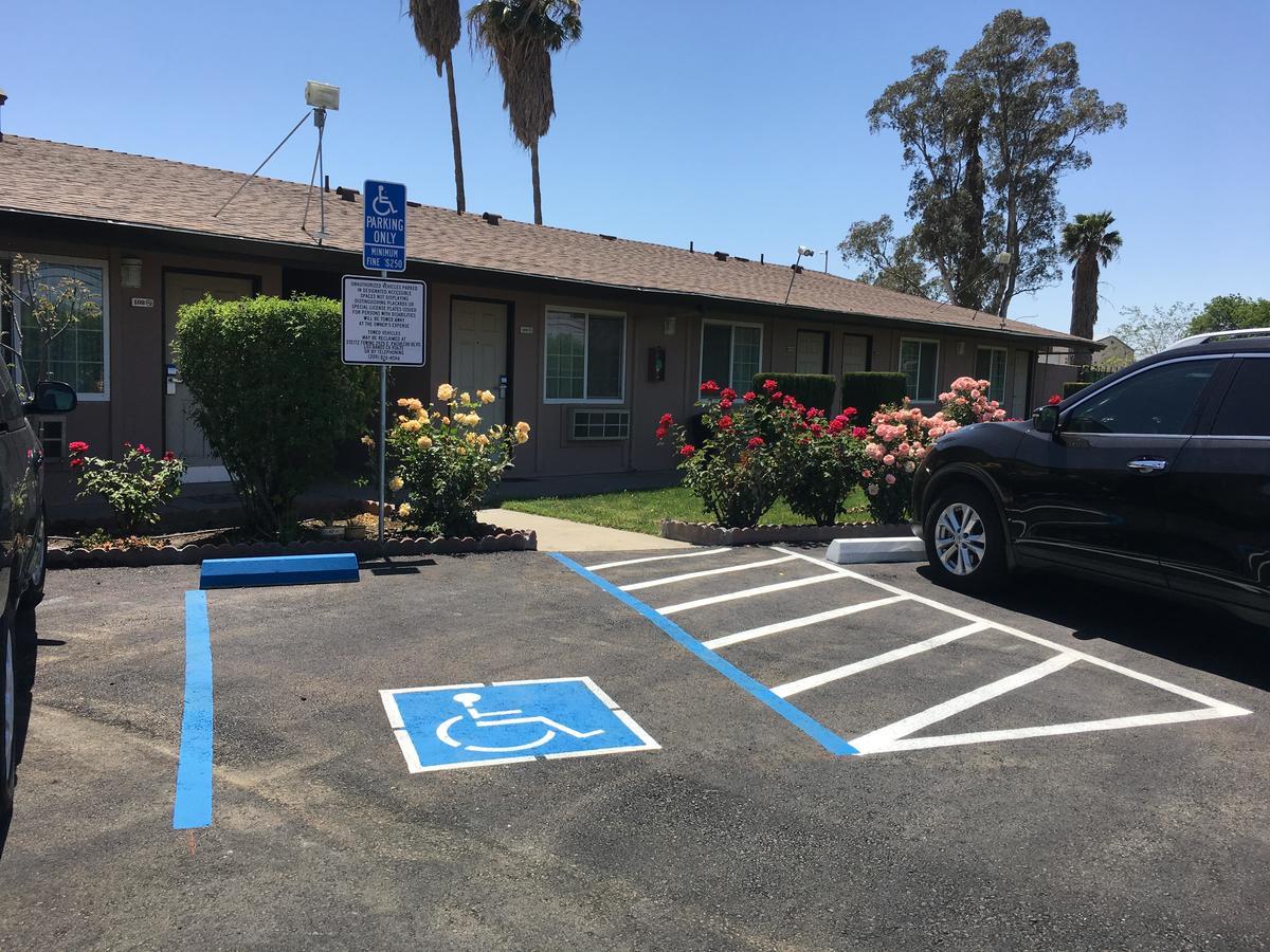 Maple Inn And Suites Los Banos Kültér fotó